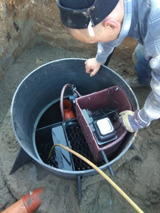 Осмотр септика при плановом обслуживании